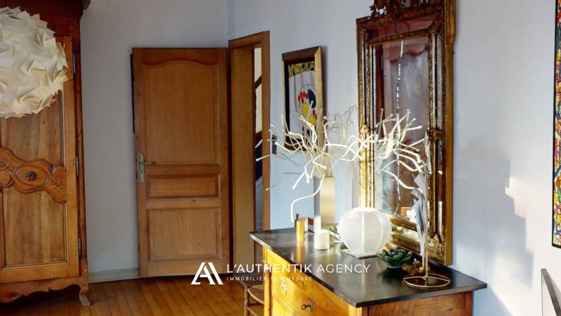 Parquet massif de l'espace de vie de la maison de caractère